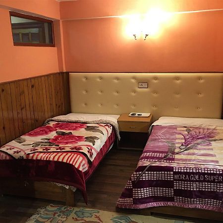 Hotel Sherpa Дарджилинг Экстерьер фото