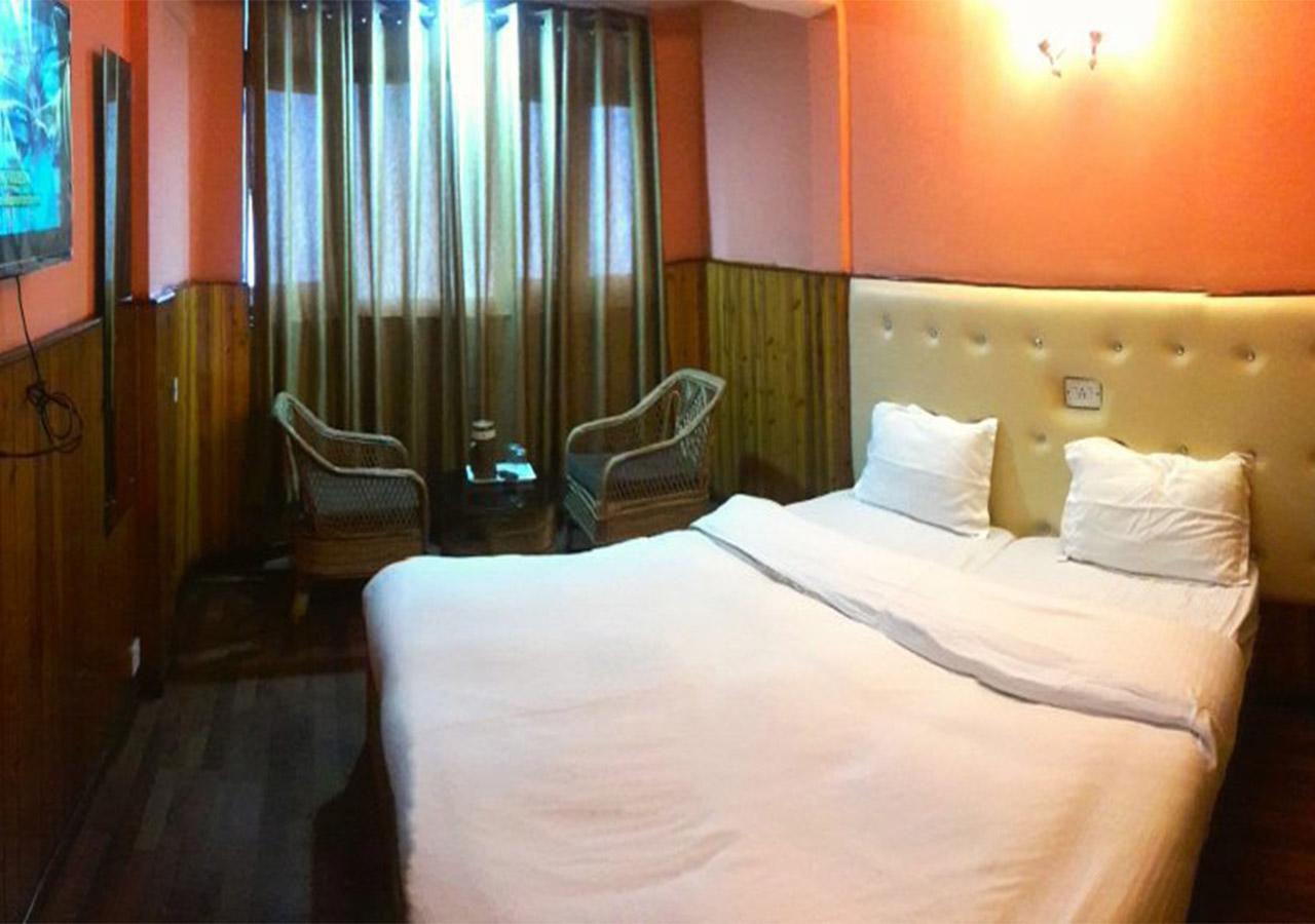 Hotel Sherpa Дарджилинг Экстерьер фото